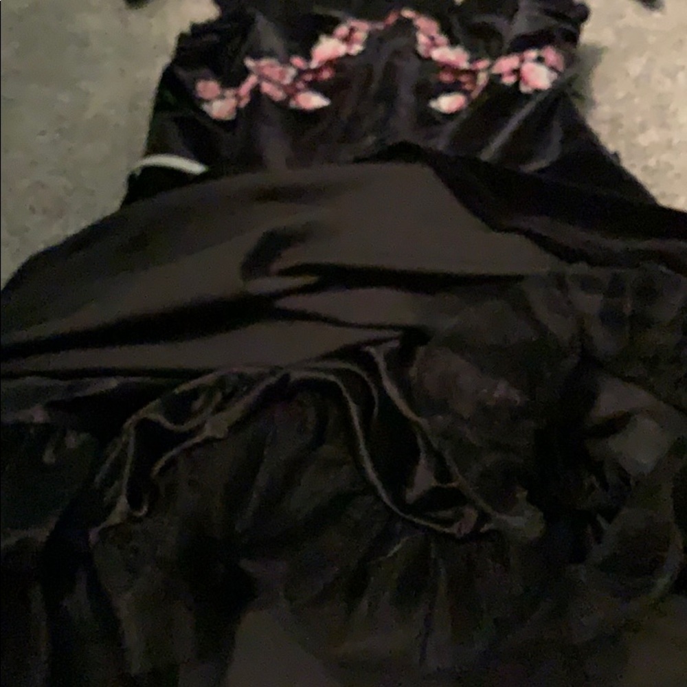Dress - Picture 3 of 4